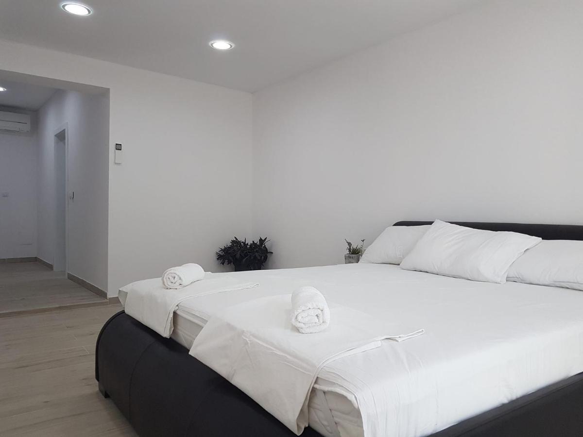 Rooms Lanterna メタイナ エクステリア 写真